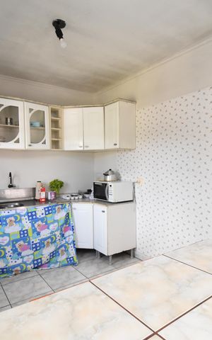 Casa à venda com 242m², 3 quartos e 2 vagasCozinha e Sala de jantar