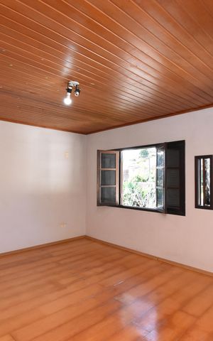 Casa à venda com 242m², 3 quartos e 2 vagasSuíte