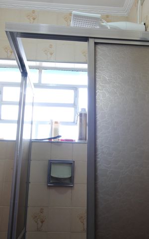 Casa à venda com 180m², 5 quartos e 2 vagasBanheiro 1