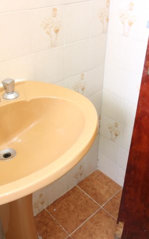 Casa à venda com 180m², 5 quartos e 2 vagasBanheiro 1
