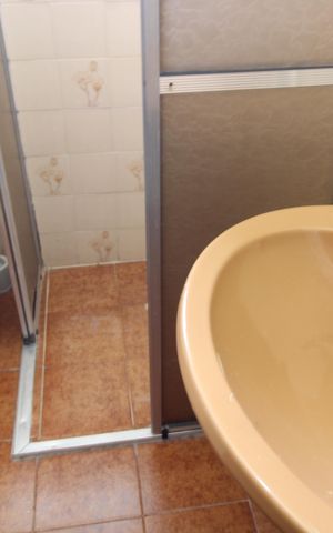 Casa à venda com 180m², 5 quartos e 2 vagasBanheiro 1