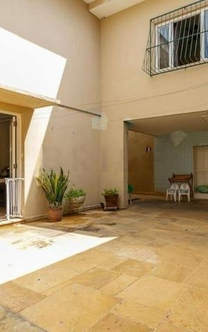 Casa à venda com 250m², 4 quartos e 4 vagas