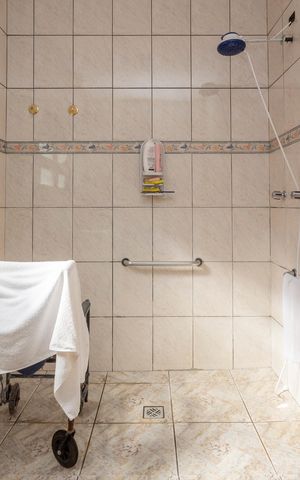 Casa à venda com 180m², 7 quartos e 4 vagasBanheiro - Casa 2