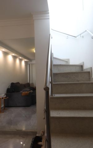 Casa à venda com 180m², 3 quartos e 2 vagasEscada
