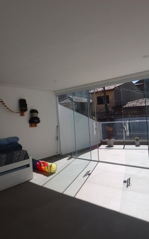 Casa à venda com 180m², 3 quartos e 2 vagasSalão e Varanda