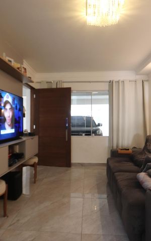 Casa à venda com 180m², 3 quartos e 2 vagasSala