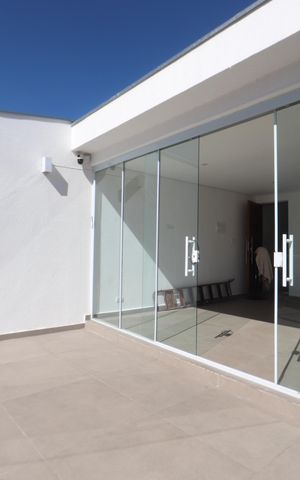 Casa à venda com 180m², 3 quartos e 2 vagasSalão e Varanda