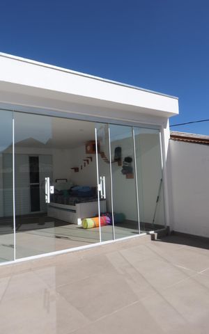Casa à venda com 180m², 3 quartos e 2 vagasSalão e Varanda