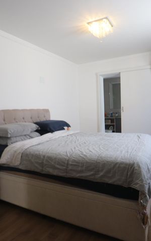 Casa à venda com 180m², 3 quartos e 2 vagasSuíte