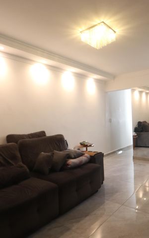 Casa à venda com 180m², 3 quartos e 2 vagasSala