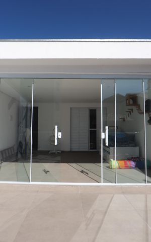 Casa à venda com 180m², 3 quartos e 2 vagasSalão e Varanda