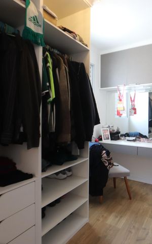 Casa à venda com 180m², 3 quartos e 2 vagasCloset da Suíte