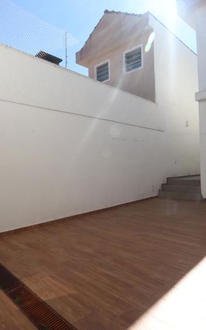Casa à venda com 180m², 3 quartos e 2 vagasQuintal