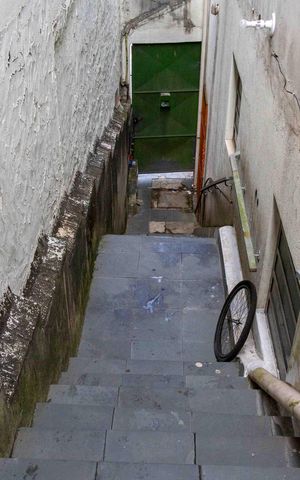 Apartamento para alugar com 70m², 3 quartos e sem vagaEscada
