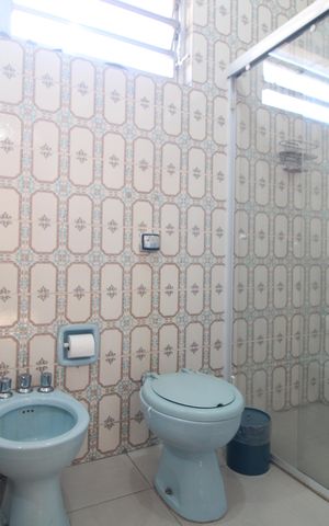 Casa à venda com 207m², 5 quartos e 6 vagasBanheiro da suíte 