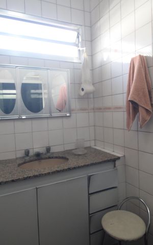 Casa à venda com 207m², 5 quartos e 6 vagasBanheiro da suíte 2