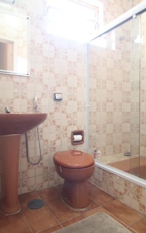 Casa à venda com 207m², 5 quartos e 6 vagasBanheiro social