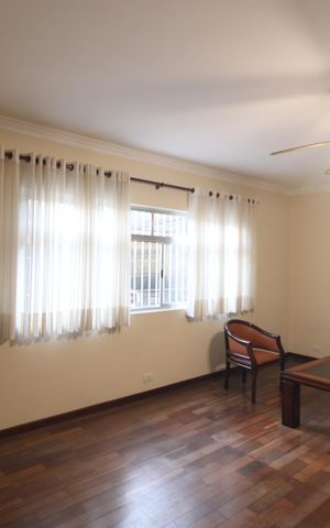 Casa à venda com 207m², 5 quartos e 6 vagasSala