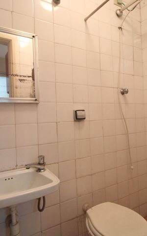 Casa à venda com 207m², 5 quartos e 6 vagasBanheiro de serviço