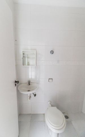 Apartamento à venda com 411m², 4 quartos e 5 vagas Apartamento à venda com 411m², 4 quartos e 5 vagasBanheiro de serviço