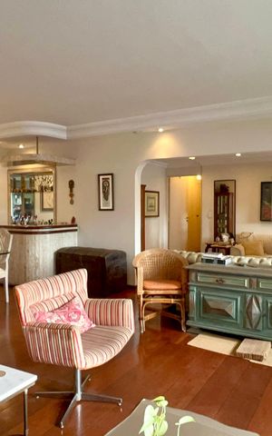 Apartamento à venda com 160m², 3 quartos e 1 vaga Apartamento à venda com 160m², 3 quartos e 1 vagaSala