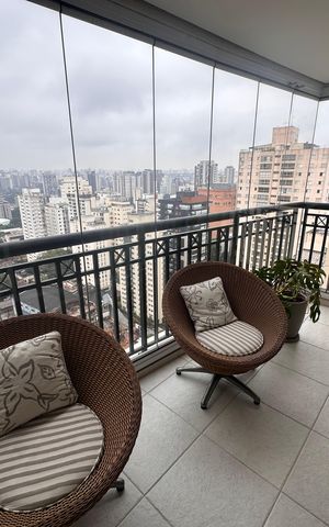Apartamento à venda com 178m², 4 quartos e 3 vagas Apartamento à venda com 178m², 4 quartos e 3 vagasVaranda