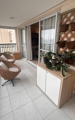 Apartamento à venda com 178m², 4 quartos e 3 vagas Apartamento à venda com 178m², 4 quartos e 3 vagasVaranda