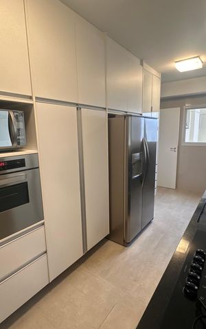Apartamento à venda com 178m², 4 quartos e 3 vagas Apartamento à venda com 178m², 4 quartos e 3 vagasCozinha