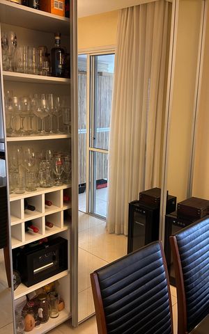 Apartamento à venda com 178m², 4 quartos e 3 vagas Apartamento à venda com 178m², 4 quartos e 3 vagasSala