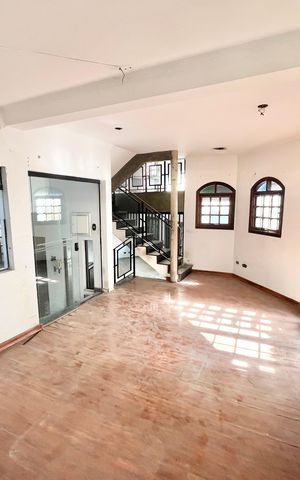 Casa à venda com 280m², 4 quartos e 4 vagas Casa à venda com 280m², 4 quartos e 4 vagasSala 2