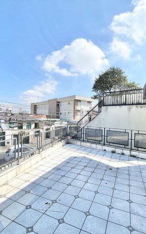 Casa à venda com 280m², 4 quartos e 4 vagas Casa à venda com 280m², 4 quartos e 4 vagasVaranda
