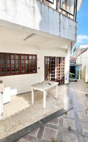 Casa à venda com 280m², 4 quartos e 4 vagas Casa à venda com 280m², 4 quartos e 4 vagasQuintal