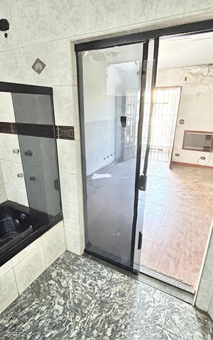 Casa à venda com 280m², 4 quartos e 4 vagas Casa à venda com 280m², 4 quartos e 4 vagasBanheiro da Suíte 1