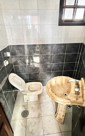 Casa à venda com 280m², 4 quartos e 4 vagas Casa à venda com 280m², 4 quartos e 4 vagasLavabo