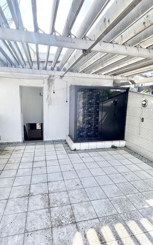 Casa à venda com 280m², 4 quartos e 4 vagas Casa à venda com 280m², 4 quartos e 4 vagasVaranda 2