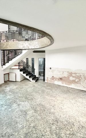 Casa à venda com 280m², 4 quartos e 4 vagas Casa à venda com 280m², 4 quartos e 4 vagasSala
