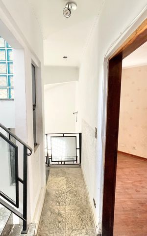 Casa à venda com 280m², 4 quartos e 4 vagas Casa à venda com 280m², 4 quartos e 4 vagasCorredor