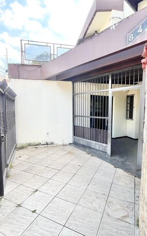 Casa à venda com 280m², 4 quartos e 4 vagas Casa à venda com 280m², 4 quartos e 4 vagasEntrada
