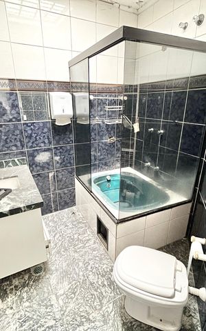 Casa à venda com 280m², 4 quartos e 4 vagas Casa à venda com 280m², 4 quartos e 4 vagasBanheiro