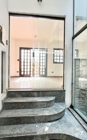 Casa à venda com 280m², 4 quartos e 4 vagas Casa à venda com 280m², 4 quartos e 4 vagasCopa / Jardim de inverno