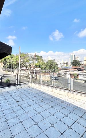 Casa à venda com 280m², 4 quartos e 4 vagas Casa à venda com 280m², 4 quartos e 4 vagasVaranda