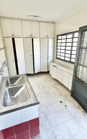 Casa à venda com 280m², 4 quartos e 4 vagas Casa à venda com 280m², 4 quartos e 4 vagasÁrea de Serviço