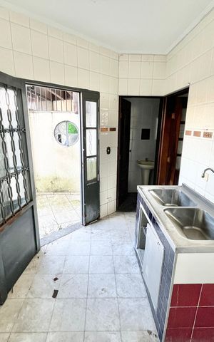 Casa à venda com 280m², 4 quartos e 4 vagas Casa à venda com 280m², 4 quartos e 4 vagasÁrea de Serviço