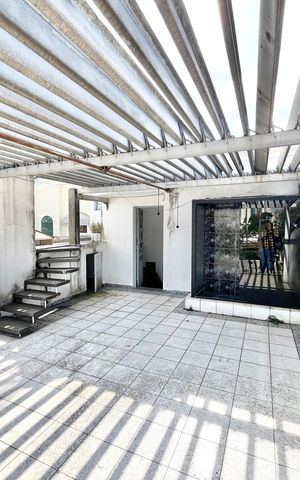 Casa à venda com 280m², 4 quartos e 4 vagas Casa à venda com 280m², 4 quartos e 4 vagasVaranda 2