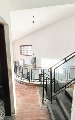 Casa à venda com 280m², 4 quartos e 4 vagas Casa à venda com 280m², 4 quartos e 4 vagasCorredor