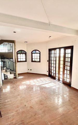 Casa à venda com 280m², 4 quartos e 4 vagas Casa à venda com 280m², 4 quartos e 4 vagasSala 2