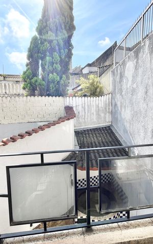 Casa à venda com 280m², 4 quartos e 4 vagas Casa à venda com 280m², 4 quartos e 4 vagasQuarto 2 Varanda