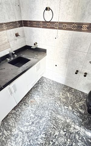 Casa à venda com 280m², 4 quartos e 4 vagas Casa à venda com 280m², 4 quartos e 4 vagasBanheiro da Suíte 1