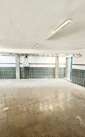Casa à venda com 280m², 4 quartos e 4 vagas Casa à venda com 280m², 4 quartos e 4 vagasGaragem