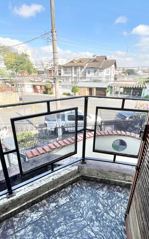 Casa à venda com 280m², 4 quartos e 4 vagas Casa à venda com 280m², 4 quartos e 4 vagasQuarto 1 Suíte Varanda